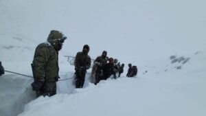 Read more about the article Chamoli Avalanche Update : उत्तराखंड में हिमस्खलन, 32 लोगों को बचाया, 25 अब भी लापता..