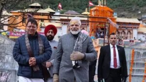 Read more about the article पीएम मोदी ने उत्तराखंड में पारंपरिक परिधान चपकन में किया दर्शन, सांस्कृतिक विरासत को दिया बढ़ावा