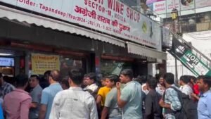 Read more about the article Noida और Ghaziabad में शराब प्रेमियों के लिए बंपर ऑफर.. 1 बोतल खरीदने पर एक फ्री