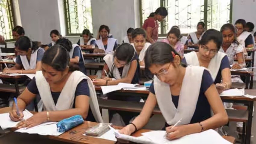 Read more about the article UP Board 10th, 12th Result 2025: 20 अप्रैल तक हो सकता है परिणाम का ऐलान, जानें कब और कैसे चेक करें