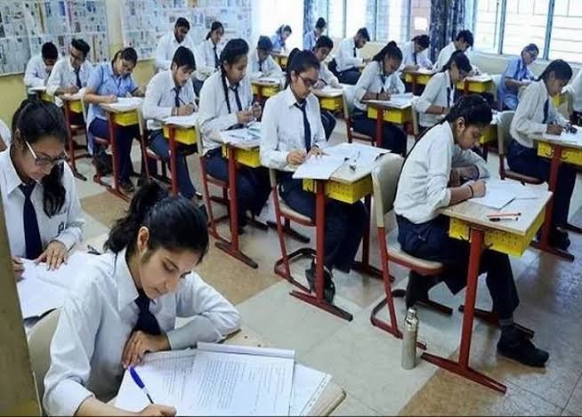 Read more about the article यूपी बोर्ड हाई स्कूल और इंटरमीडिएट रिजल्ट आज नहीं होगा जारी, जानिए नई संभावित तारीख