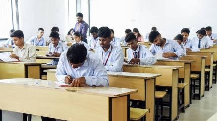 Read more about the article मेहनत की मिसाल: मूर्तियां रंगने वाले माता-पिता के बेटे ने किया कमाल, इंटरमीडिएट मेरिट लिस्ट में पाया स्थान