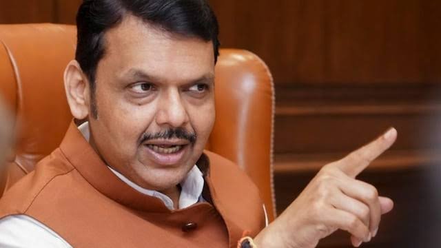 Read more about the article “वक्फ बिल पर फडणवीस का बयान: उद्धव ठाकरे को लेकर कसा तंज”