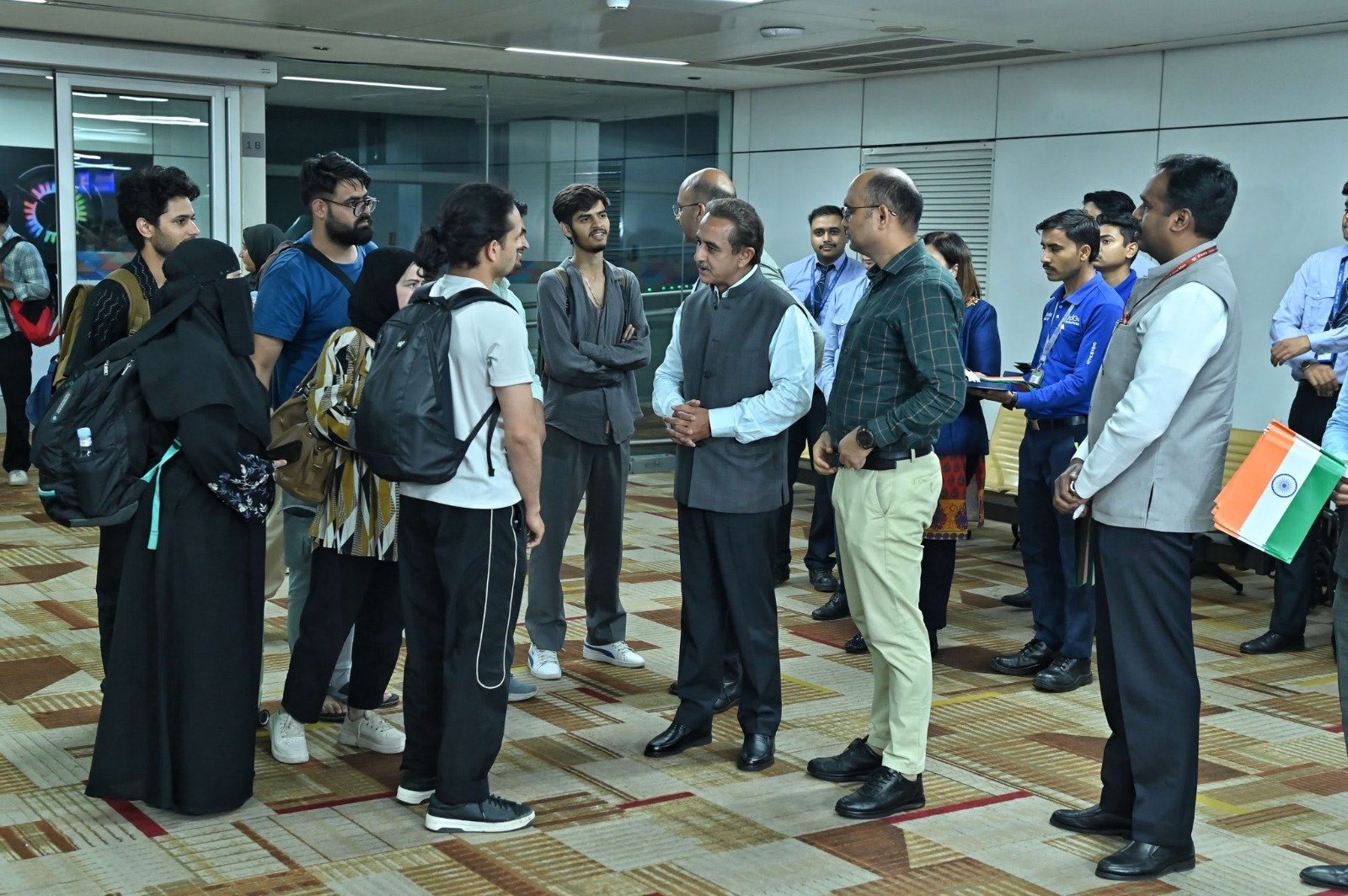 You are currently viewing ईरान से 110 भारतीय छात्रों की सुरक्षित वापसी, विदेश राज्य मंत्री ने एयरपोर्ट पर किया स्वागत