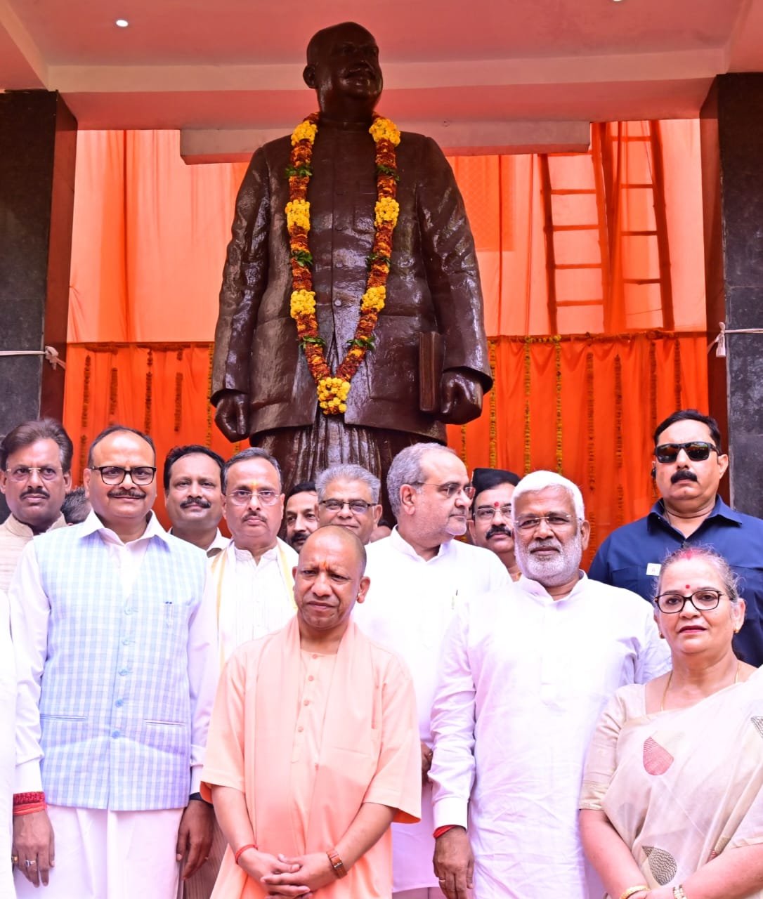 You are currently viewing डॉ. श्यामा प्रसाद मुखर्जी की पुण्यतिथि पर मुख्यमंत्री योगी आदित्यनाथ ने अर्पित की श्रद्धांजलि