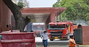 Read more about the article Delhi जनपथ रोड स्थित सीसीएस बिल्डिंग में भीषण आग, दमकल की 15 गाड़ियों ने समय रहते पाया काबू
