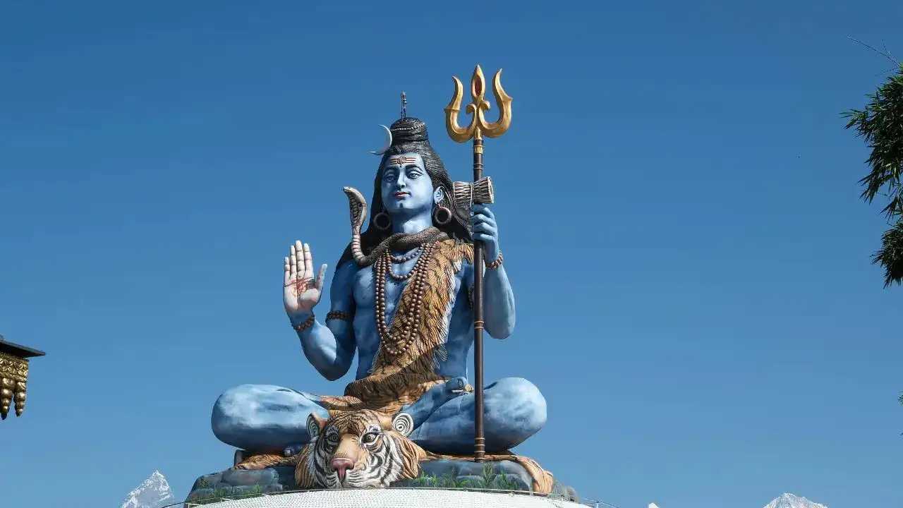 You are currently viewing हर-हर महादेव के जयकारों से गूंजे शिव मंदिर, भक्तों में दिखा अपार उत्साह