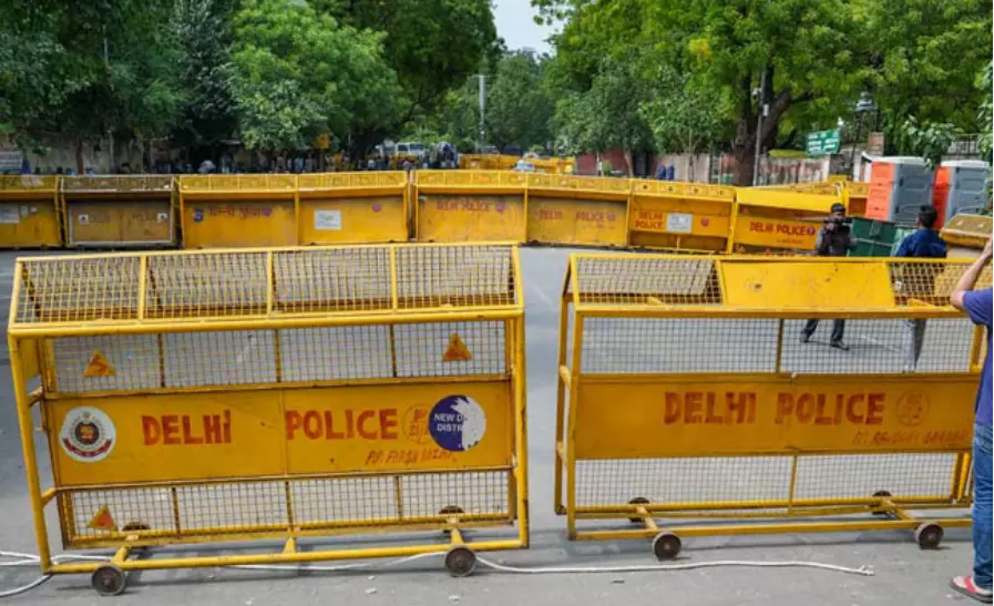 You are currently viewing दिल्ली में बम धमकी… DU का सेंट स्टीफन कॉलेज और सेंट थॉमस स्कूल खाली करवाए गए