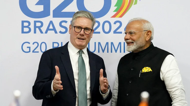 Read more about the article ब्रिटेन पहुंचे पीएम मोदी: भारत-यूके FTA समझौता तय करेगा नए युग की दिशा, सस्ती होंगी कारें, दवाइयां और सेवाएं