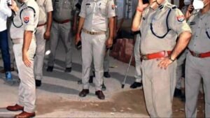 Read more about the article Kanpur में पुलिस और लुटेरों के बीच मुठभेड़: एक घायल, तीन गिरफ्तार, लूटा गया माल बरामद