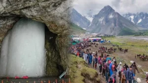 Read more about the article Amarnath Yatra 2025: 22 हजार से अधिक श्रद्धालुओं ने किए बाबा बर्फानी के दर्शन, तीसरा जत्था रवान