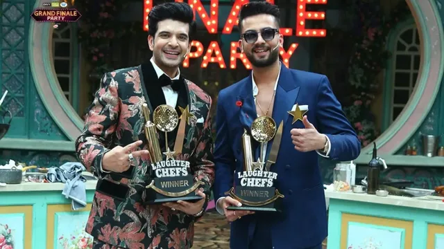 You are currently viewing लाफ्टर शेफ्स सीजन 2 के विजेता एल्विश यादव और करण कुंद्रा को मिली ट्रॉफी और प्राइज मनी