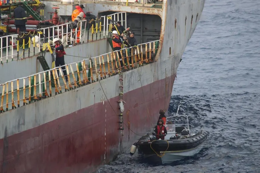 Read more about the article अरब सागर में जहाज में लगी आग पर भारतीय नौसेना का सफल अग्निशमन अभियान