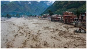Read more about the article हिमाचल में भारी बारिश और भूस्खलन का कहर.. 344 सड़कें बंद, फिर बढ़ेंगी मुश्किलें