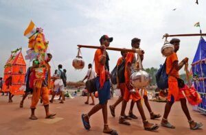 Read more about the article Kanwar Yatra 2025: मुरादाबाद में श्रद्धालुओं का सैलाब, ड्रोन से निगरानी और रूट डायवर्जन