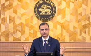 Read more about the article RBI Repo Rate:आरबीआई ने रेपो रेट 5.5% पर बरकरार रखा: लोन धारकों के लिए राहत नहीं
