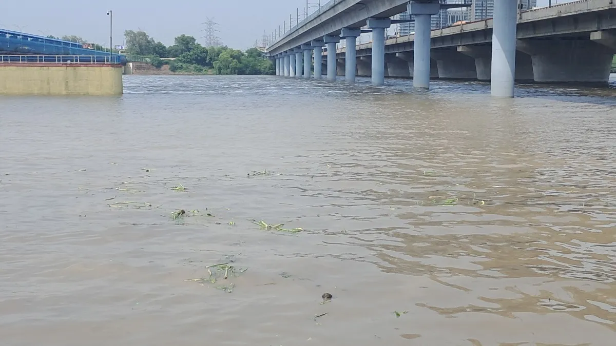 Read more about the article Delhi flood Alert:राहत के संकेत के बीच संकट जारी, जलभराव से ट्रैफिक प्रभावित, स्वास्थ्य और जल आपूर्ति बनी बड़ी चुनौती