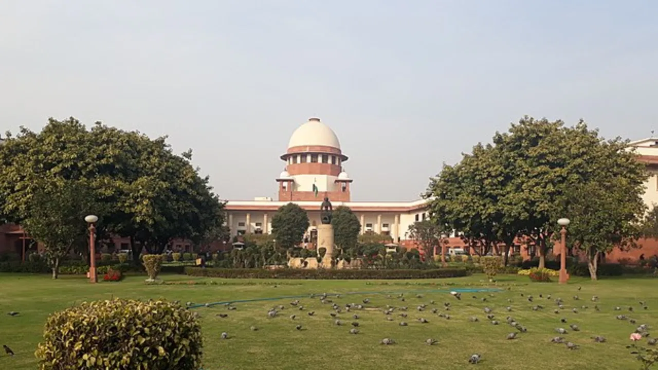 You are currently viewing सुप्रीम कोर्ट की अहम टिप्पणी: सिर्फ आधार नहीं, ड्राइविंग लाइसेंस और राशन कार्ड भी हो सकते हैं फर्जी