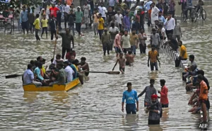 Read more about the article Floods in Delhi: दिल्ली में बाढ़ का अलर्ट: यमुना उफान पर, हजारों बेघर, एनडीआरएफ मोर्चा संभाले