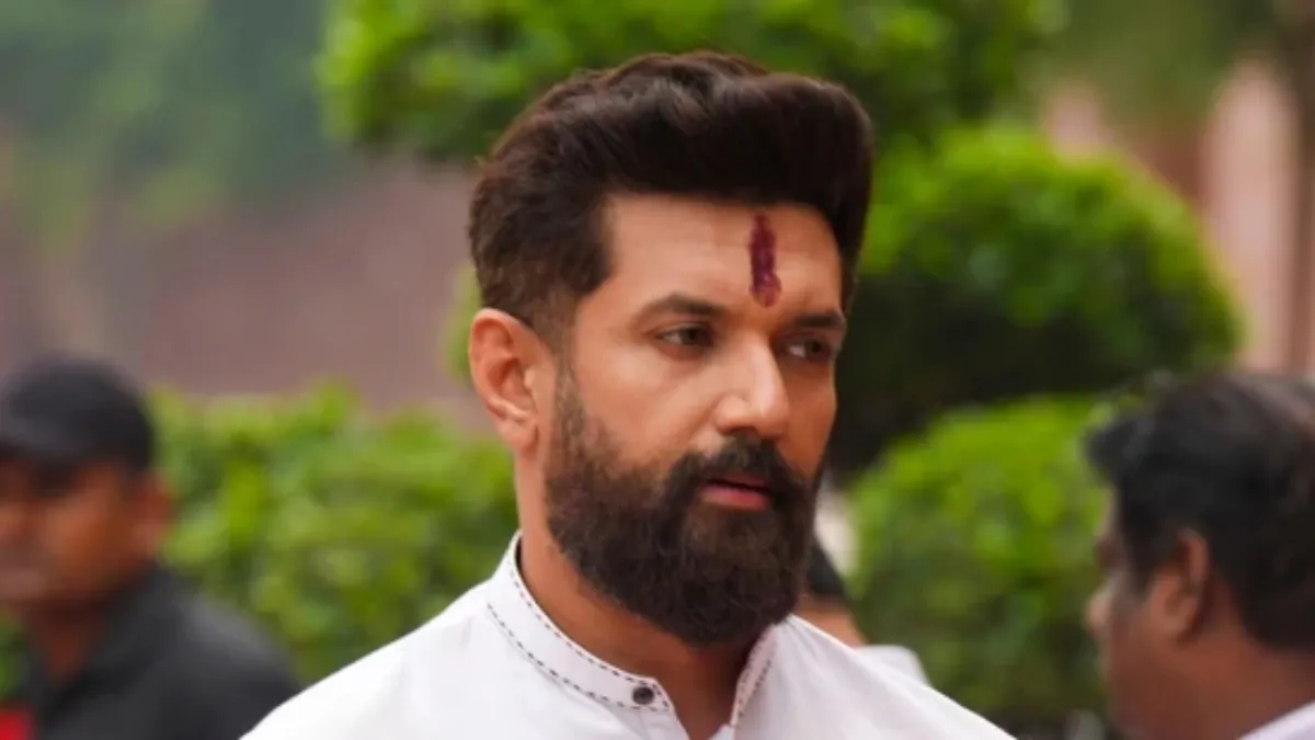 Read more about the article बिहार की सियासत में हलचल: वोटिंग से पहले चिराग पासवान की पार्टी को बड़ा झटका