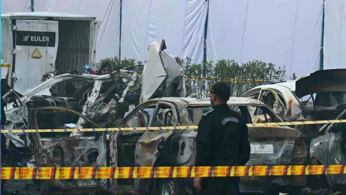 You are currently viewing दिल्ली में लाल किला मेट्रो स्टेशन के पास भीषण धमाका: राजधानी दहली, एनआईए ने संभाली जांच