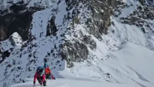 Read more about the article नेपाल में भीषण हिमस्खलन से तबाही, सात पर्वतारोहियों की मौत और कई लापता