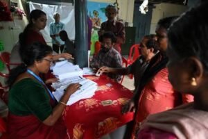 Read more about the article एसआईआर अभियान: फॉर्म न भरने पर कट सकता है वोट,घर–घर पहुँच रहे बीएलओ