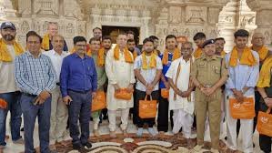 You are currently viewing LSG Team Ayodhya Ram Mandir: जीत का आशीर्वाद लेने अयोध्या पहुँचे लखनऊ सुपर जायंट्स के ‘शूरवीर’, रामलला के दरबार में टेका मत्था