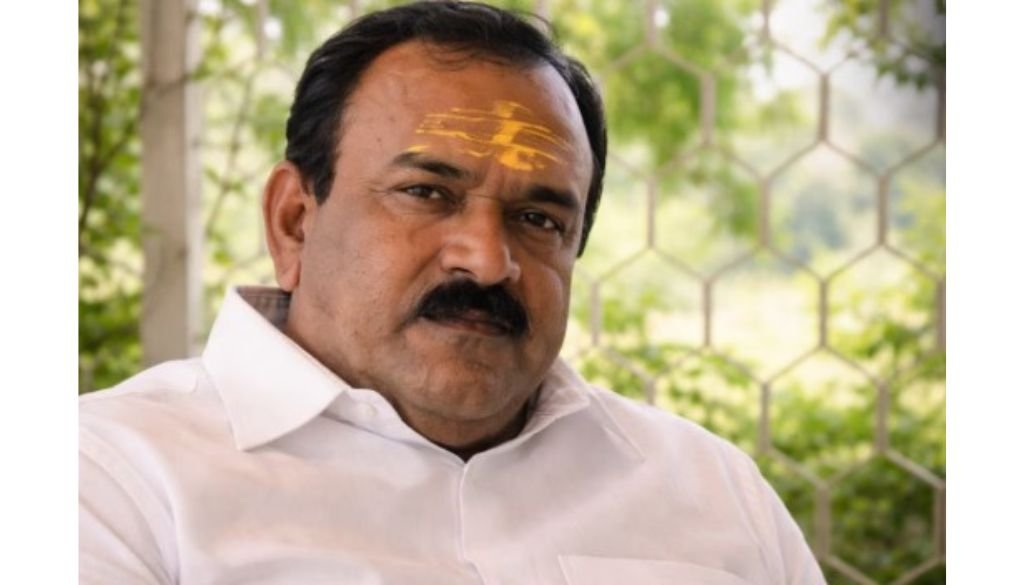 You are currently viewing Ashok Kharat Case: नासिक का ‘भोंदू बाबा’ बेनकाब! 21 देशों की मिट्टी और सांपों का खौफ दिखाकर करोड़ों की ठगी