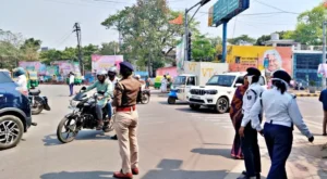 Read more about the article Lucknow News: लखनऊ में ईद-उल-फितर की धूम, राजधानी में सुरक्षा के अभूतपूर्व इंतजाम, ‘अलर्ट मोड’ पर पुलिस प्रशासन