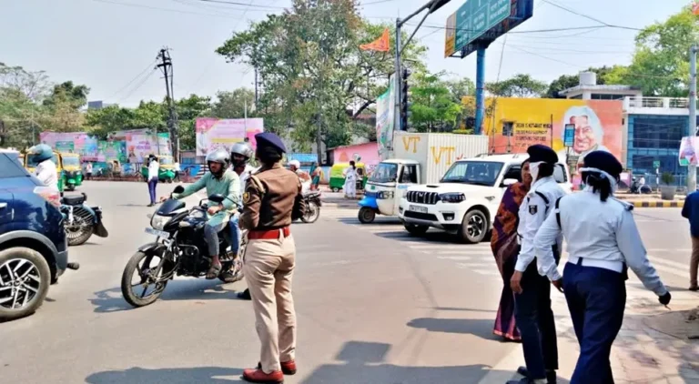 Lucknow News: लखनऊ में ईद-उल-फितर की धूम, राजधानी में सुरक्षा के अभूतपूर्व इंतजाम, ‘अलर्ट मोड’ पर पुलिस प्रशासन