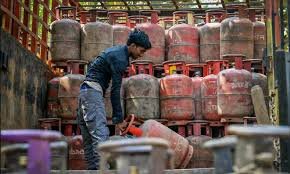 You are currently viewing LPG Crisis in Mumbai: गैस की कमी से 20% होटल बंद, इंडस्ट्री पर मंडराया बड़ा खतरा