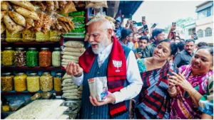 Read more about the article Bengal Election: बंगाल चुनाव में ‘झालमुड़ी’ पर सियासत! PM मोदी ने दुकान पर रुककर खाया बंगाली नाश्ता, ममता बनर्जी ने बताया ‘स्क्रिप्टेड ड्रामा’