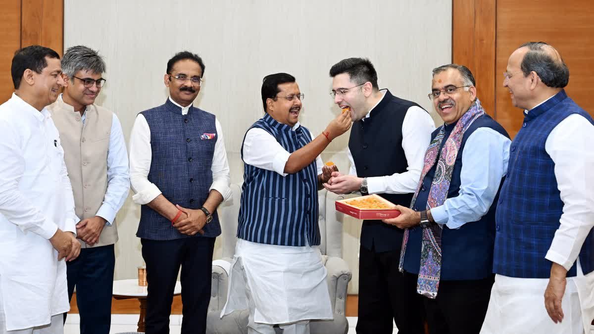 You are currently viewing AAP Split: AAP को लगा अब तक का सबसे बड़ा झटका! 7 राज्यसभा सांसदों ने थामा BJP का दामन