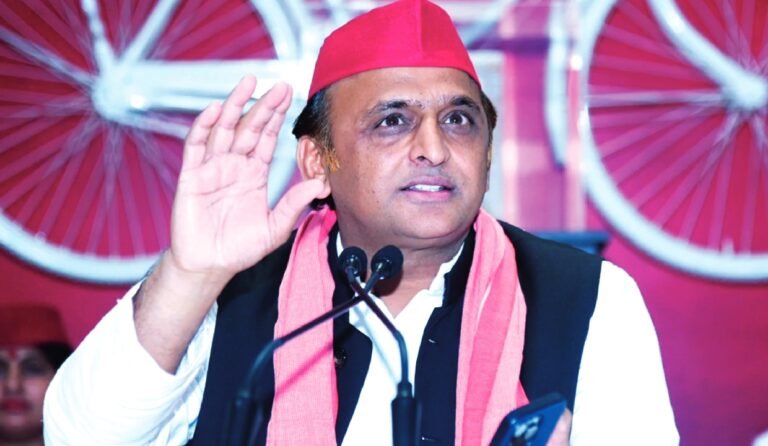 UP News: सपा का कुनबा बढ़ा, अखिलेश यादव ने भाजपा की ‘पदयात्रा’ और ‘महिला बिल’ पर कसा तंज