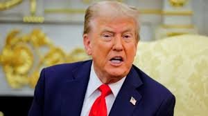 You are currently viewing US Iran Peace Talks: खतरे में वैश्विक ऊर्जा सुरक्षा! ट्रंप ने दिया स्ट्रेट ऑफ हॉर्मुज की नाकेबंदी का आदेश, कच्चे तेल में भारी उबाल