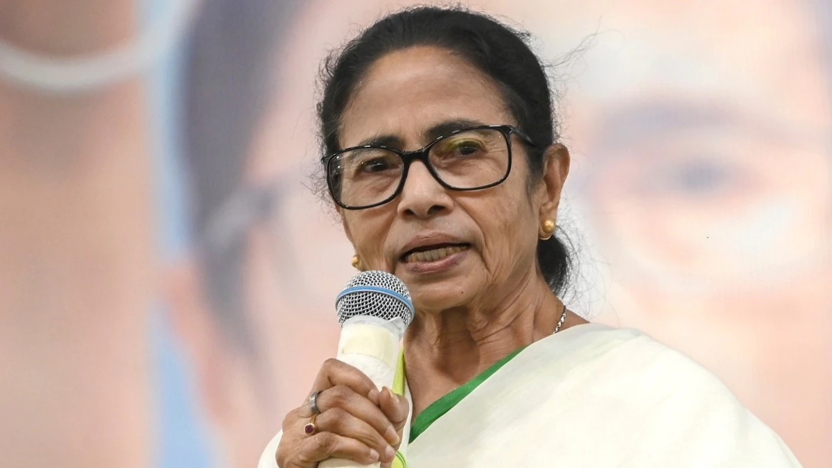 You are currently viewing West Bengal Politics : ममता बनर्जी के खिलाफ दर्ज हुई FIR , ईद पर दिए भाषण से मचा बवाल