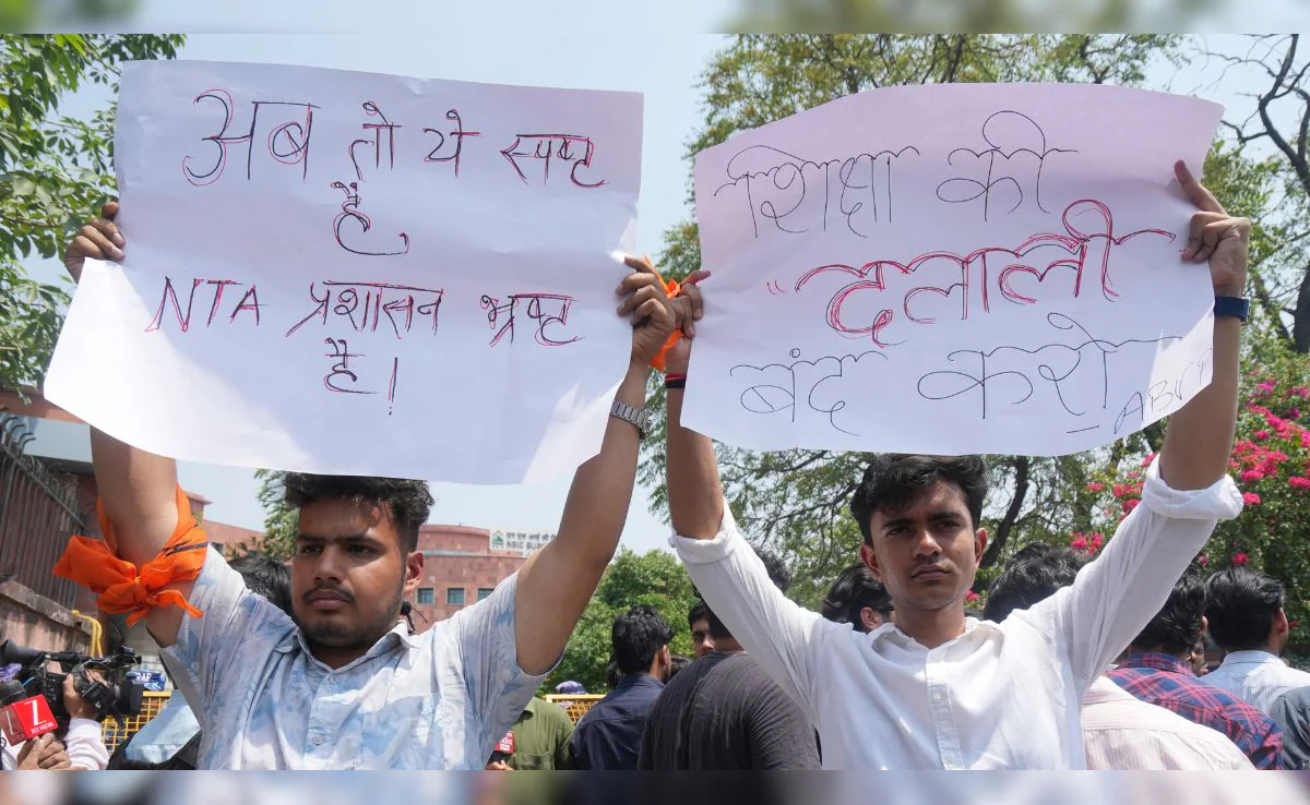You are currently viewing NEET-UG 2026 पेपर लीक कांड! CBI का बड़ा पर्दाफाश, मास्टरमाइंड केमिस्ट्री लेक्चरर गिरफ्तार