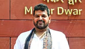 UP Politics: प्रतीक भूषण का पत्ता साफ, बाहुबली पिता का तीखा वार; क्या यूपी बीजेपी में शुरू होगा नया गृहयुद्ध?