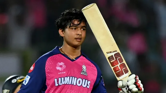You are currently viewing IPL 2026: 15 साल के वैभव सूर्यवंशी का आईपीएल में तहलका, मिचेल स्टार्क की पहली गेंद पर चौका जड़कर मचाया तहलका