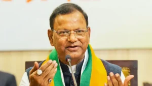 Read more about the article UP Politics: पंकज चौधरी की नई लिस्ट से मचा हड़कंप, वाराणसी और गोरखपुर समेत इन 5 जिलों में किसे मिली कमान?