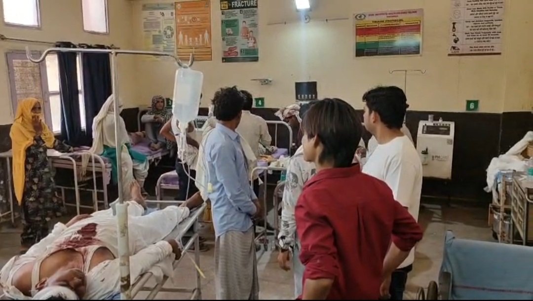 You are currently viewing Nuh News: नूंह के सिंगार गाँव में ईद की नमाज के बाद खूनी संघर्ष! पुरानी दुश्मनी को लेकर लाठी-डंडों से हमला, कई घायल