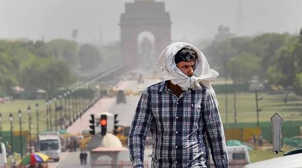 You are currently viewing Delhi Heatwave:दिल्ली में गर्मी का कहर! 45°C पार पहुंचा तापमान, IMD ने जारी किया बड़ा अलर्ट