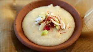 Read more about the article Phirni Recipe: खीर और रबड़ी से हटकर ट्राई करें फिरनी, आसान तरीके से मिनटों में होगी तैयार