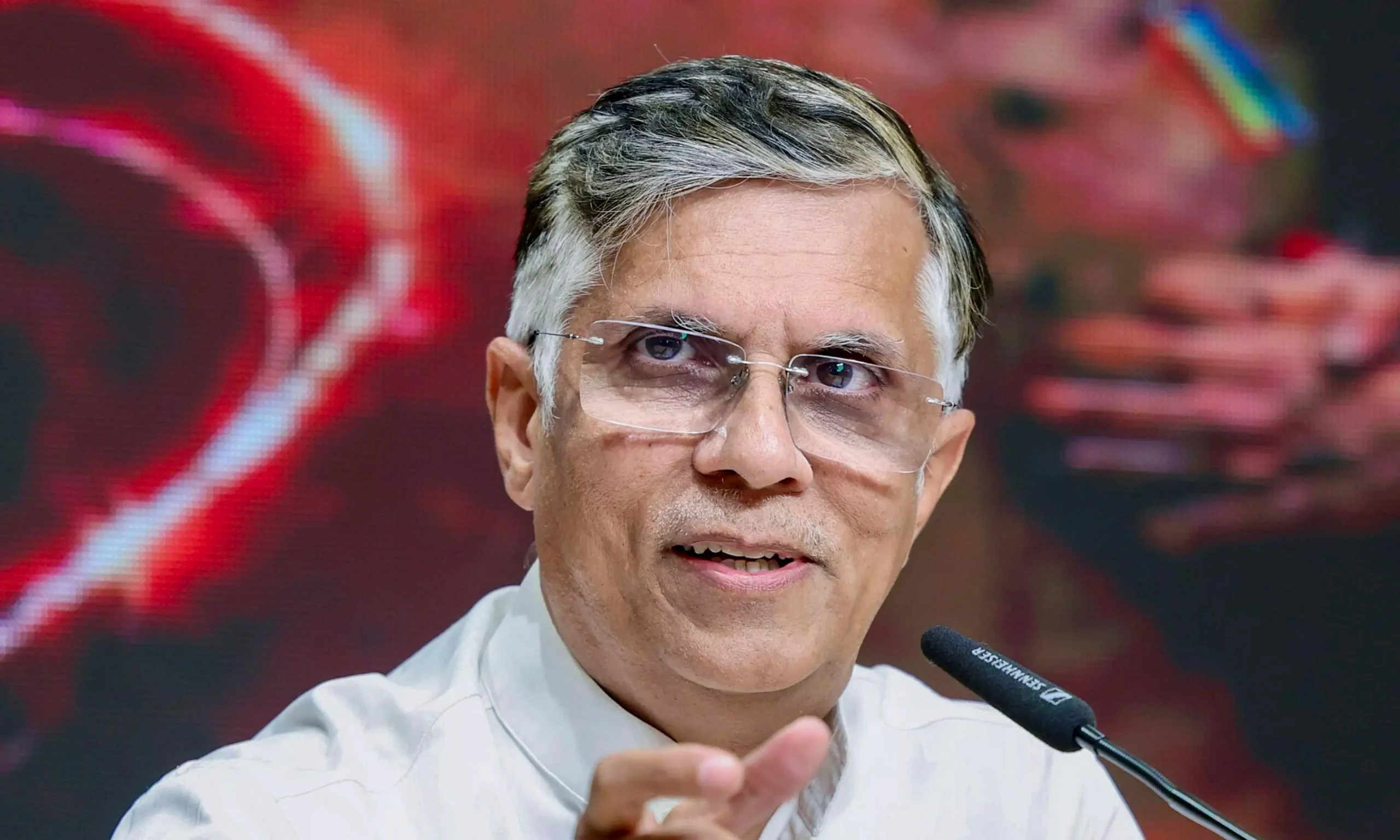 Read more about the article Pawan Khera को सुप्रीम कोर्ट से बड़ी राहत! असम सीएम की पत्नी द्वारा दर्ज मामले में मिली अग्रिम जमानत