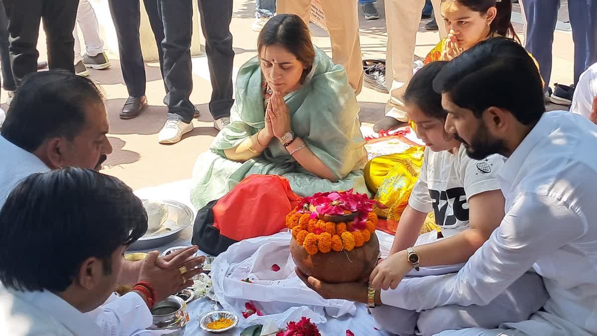 You are currently viewing Prateek Yadav Death: मुलायम सिंह यादव के छोटे बेटे प्रतीक यादव की अस्थियां गंगा में विसर्जित, हरिद्वार के वीआईपी घाट पर भावुक हुआ परिवार