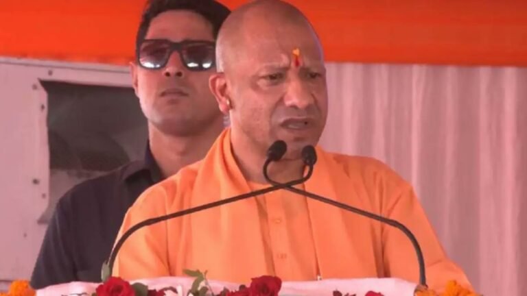 UP News: हाथरस में CM योगी का चुनावी शंखनाद! 548 करोड़ की सौगात देकर विपक्ष पर बरसे, अखिलेश को दी कृष्ण जन्मभूमि पर बोलने की चुनौती