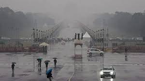 You are currently viewing Delhi weather today: दिल्ली-एनसीआर में बदला मौसम का मिजाज! प्री-मानसून बौछारों से मिली भीषण गर्मी से राहत, तापमान सामान्य से नीचे