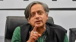 You are currently viewing Vande Mataram Row: कांग्रेस सांसद शशि थरूर ने पूरे राष्ट्रगीत के गायन की अनिवार्यता पर उठाए सवाल, बताया ‘गैर-जरूरी और बोझिल’
