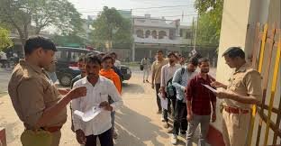 You are currently viewing UP Police Constable Exam: यूपी पुलिस कांस्टेबल भर्ती परीक्षा! कानपुर के 54 केंद्रों पर सुरक्षा सख्त, 1.17 लाख अभ्यर्थी देंगे एग्जाम
